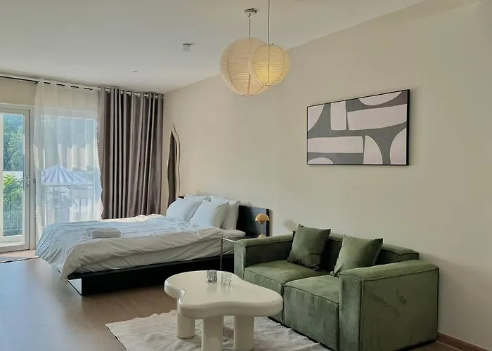 Spacious & Balcony - Walkable To Highlight Spots - Near Cong Coffee