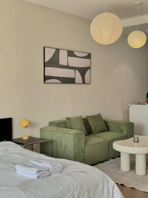 Căn hộ Spacious & Balcony - Walkable To Highlight Spots - Near Cong Coffee *